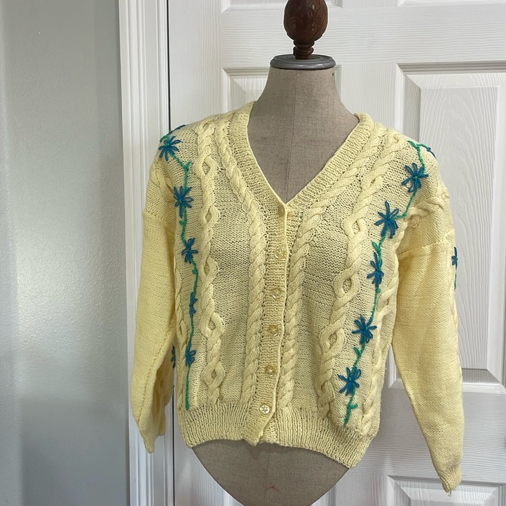 New handmade cable knit long sleeve sweater embroidered flowers yellow women’s M